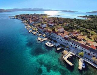 Vikend na Krapnju – najnižem i najmanje naseljenom otoku na Jadranu