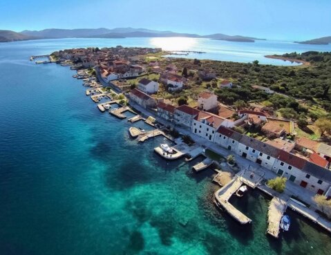 Vikend na Krapnju – najnižem i najmanje naseljenom otoku na Jadranu